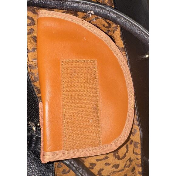 Gun Tote'n Mamas conceal carry Leopard Print Handbag - Picture 3 of 15